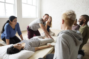 masseur en formation - école - OFPA - FFMBE - France Massage
