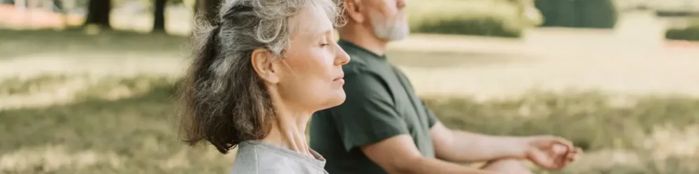 homme et femme - dans la nature - respiration